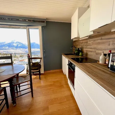 T3 Hycenter Terrace With View, Parking, Sauna شقة