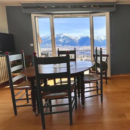T3 Hycenter Terrace With View, Parking, Sauna 丰罗穆